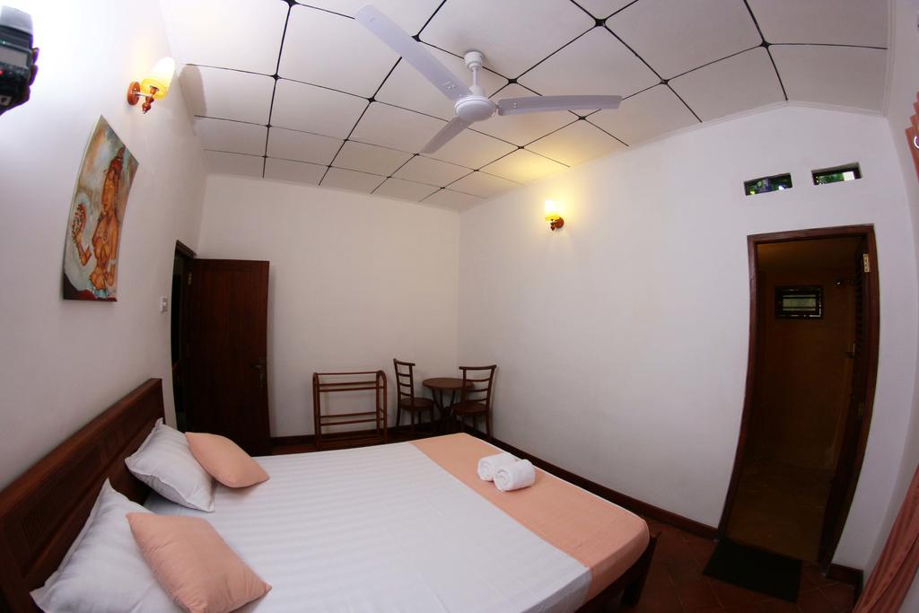 Summer Dew Villa Talpe Room photo