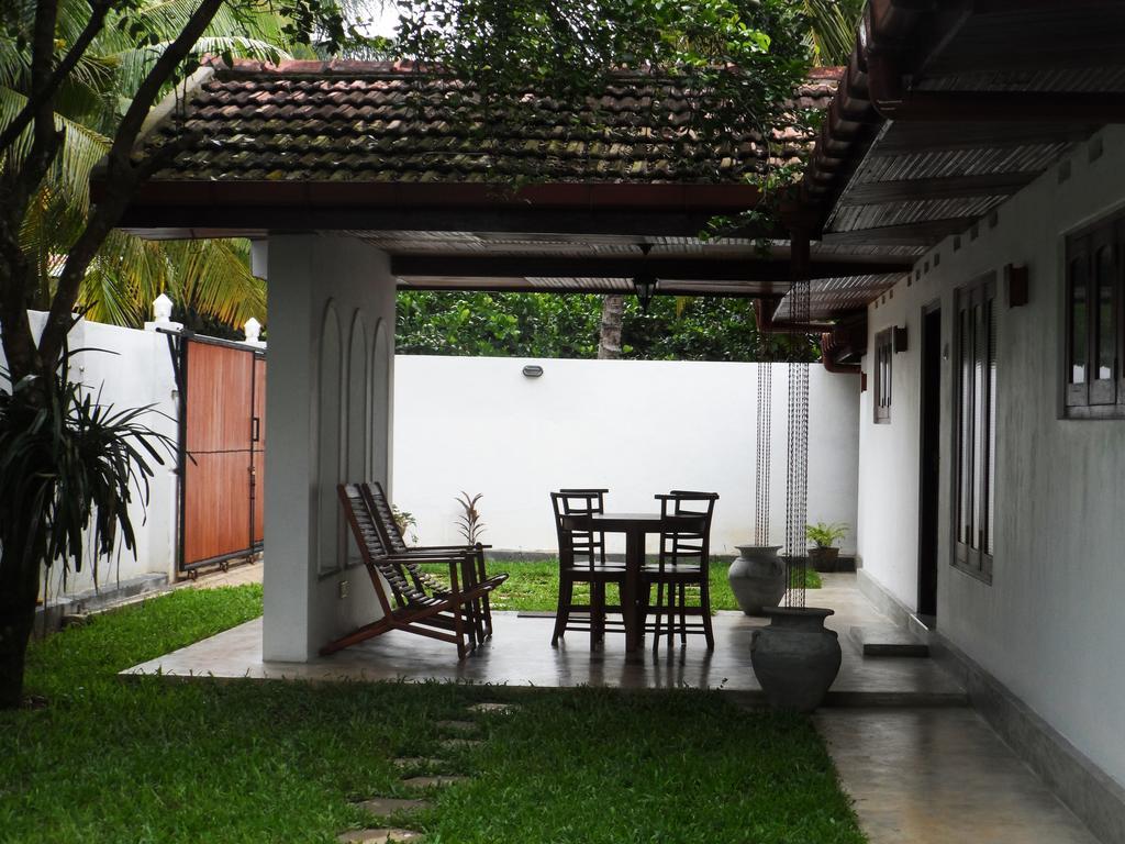 Summer Dew Villa Talpe Room photo