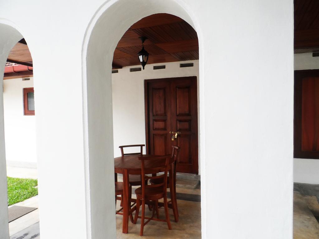 Summer Dew Villa Talpe Room photo